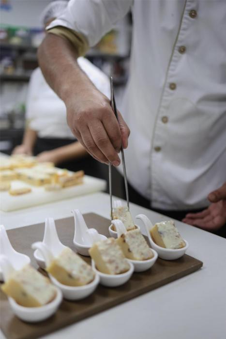 radisson resort hatgad saputara