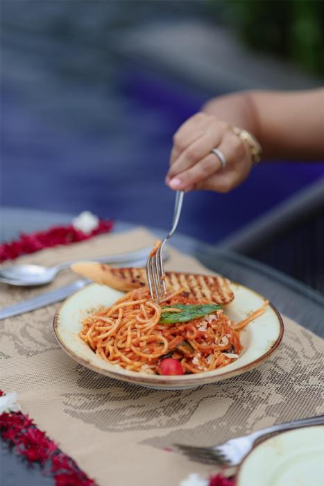 radisson resort hatgad saputara