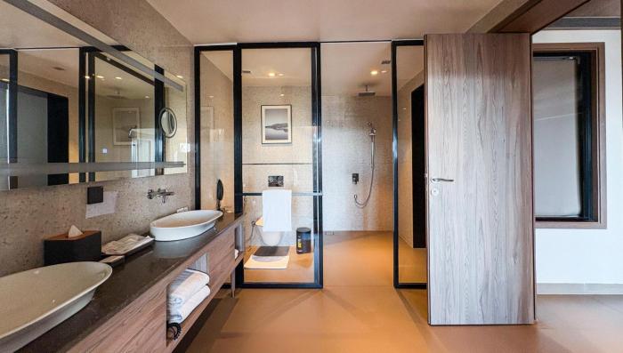 radisson resort hatgad saputara