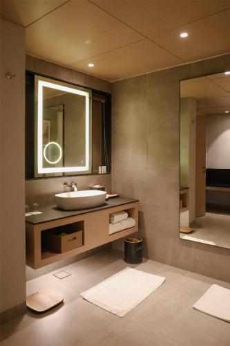 radisson resort hatgad saputara