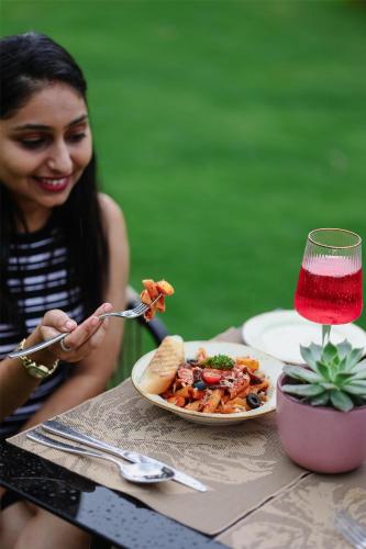 radisson resort hatgad saputara