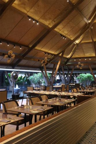 radisson resort hatgad saputara