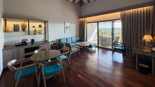 radisson resort hatgad saputara