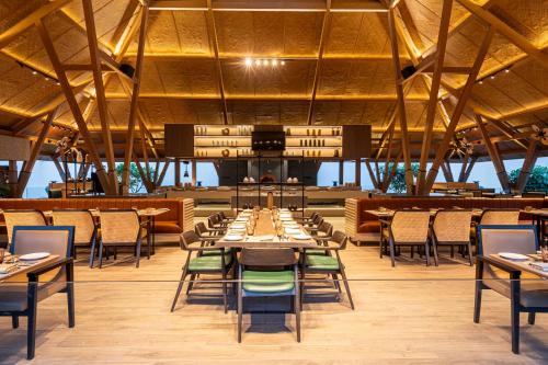 radisson resort hatgad saputara