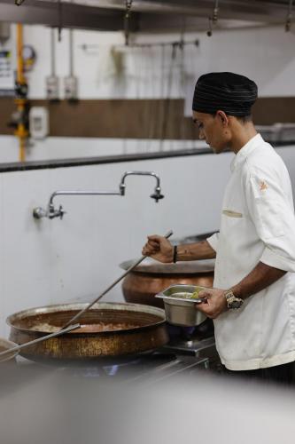 radisson resort hatgad saputara