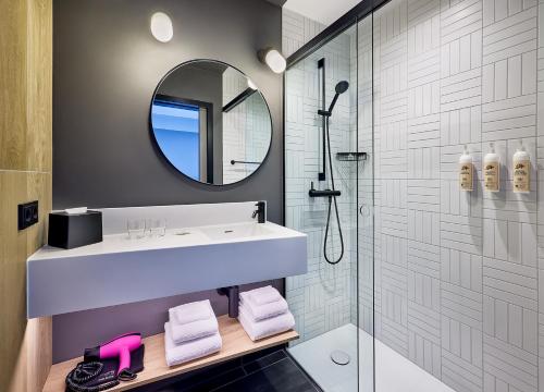 moxy luxembourg airport