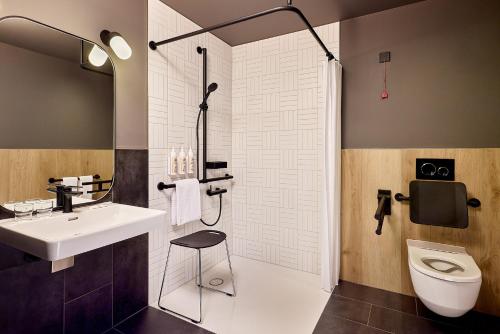 moxy luxembourg airport