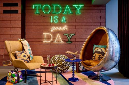 moxy luxembourg airport