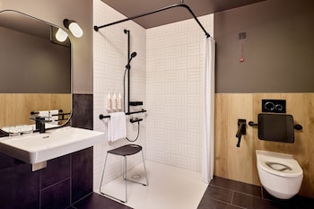 moxy luxembourg airport