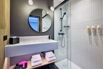 moxy luxembourg airport