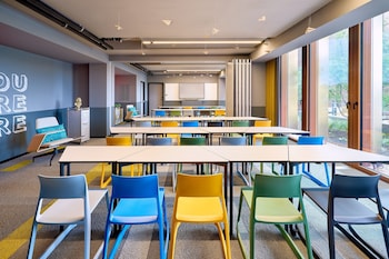 moxy luxembourg airport