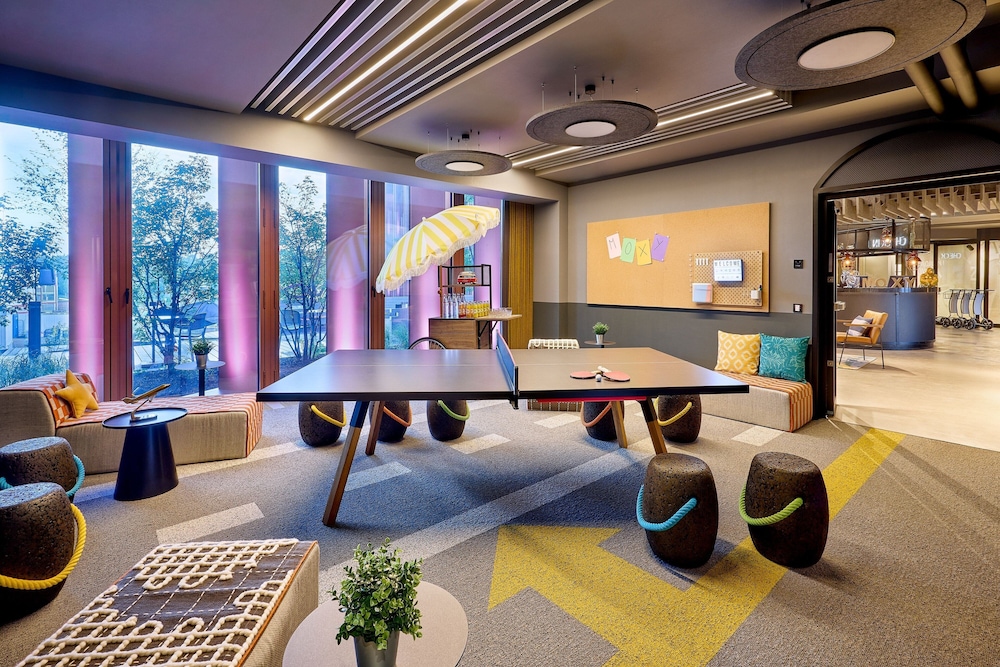 moxy luxembourg airport