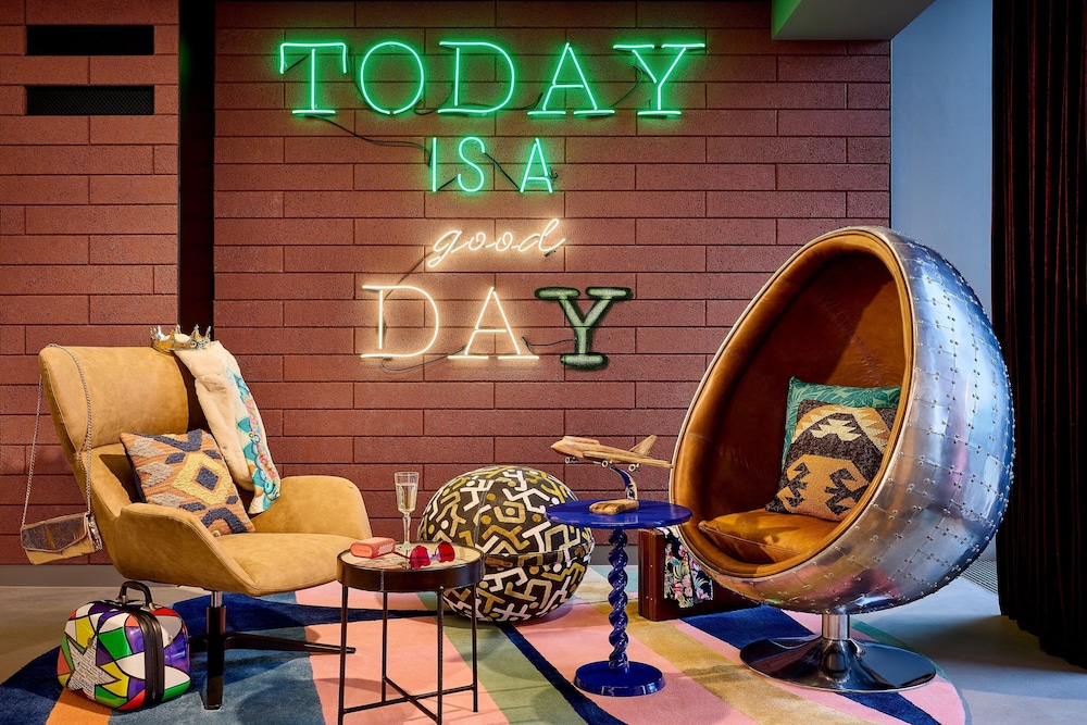 moxy luxembourg airport