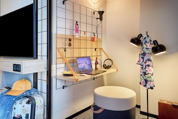 moxy luxembourg airport