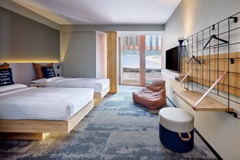 moxy luxembourg airport