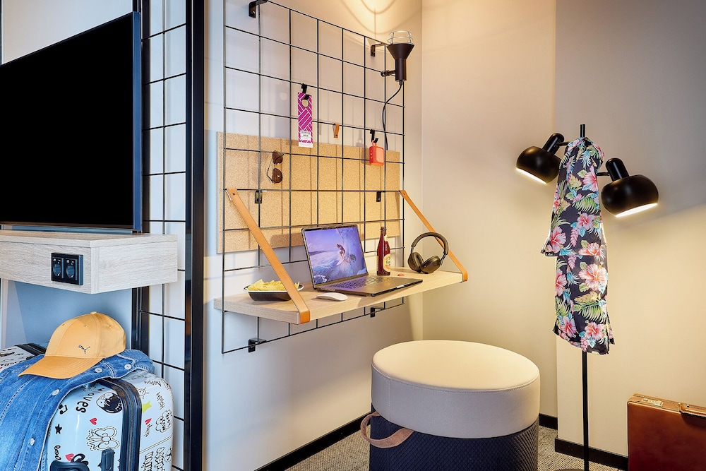 moxy luxembourg airport