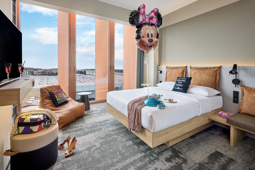 moxy luxembourg airport