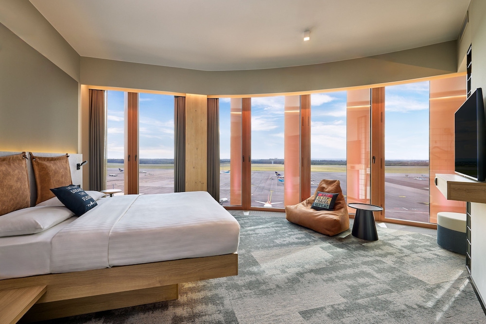 moxy luxembourg airport