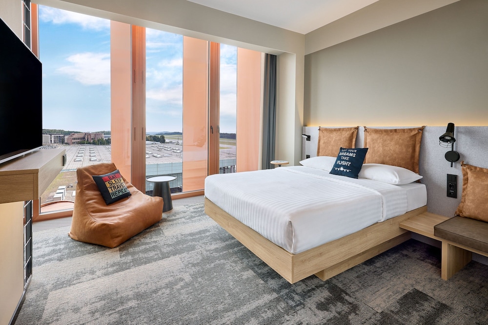 moxy luxembourg airport