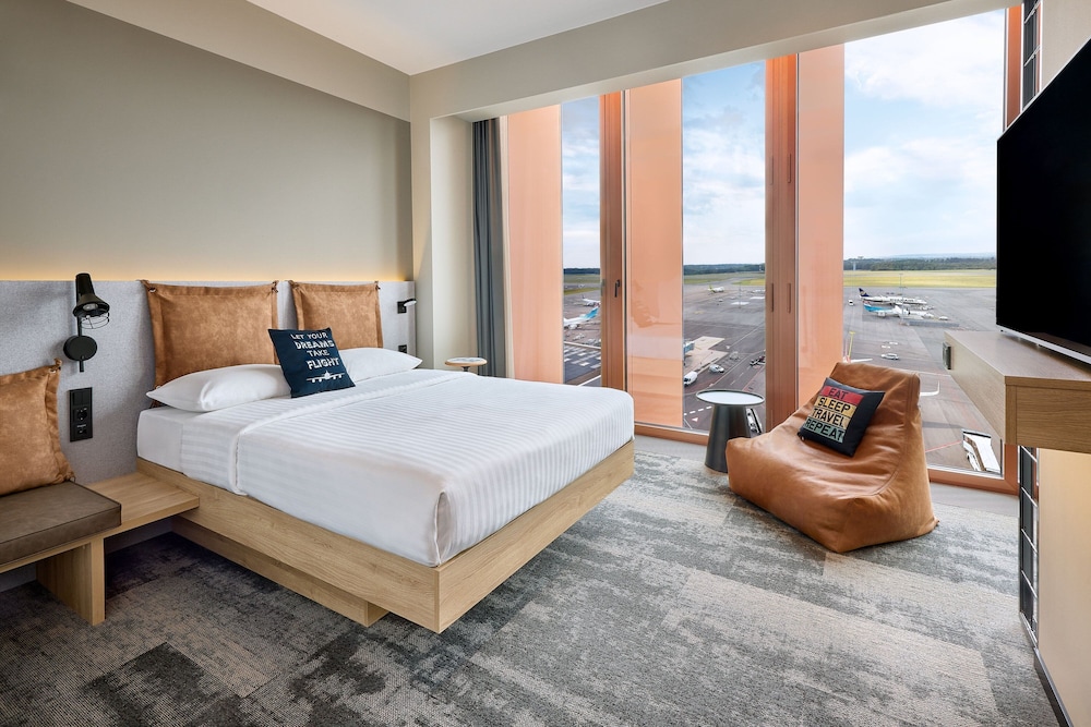 moxy luxembourg airport