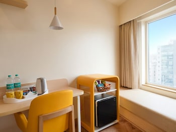 bloom hub weh andheri