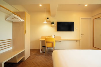 bloom hub weh andheri