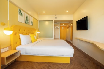 bloom hub weh andheri