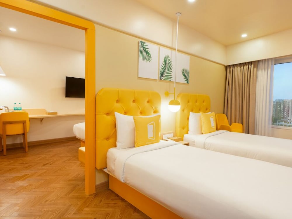 bloom hub weh andheri