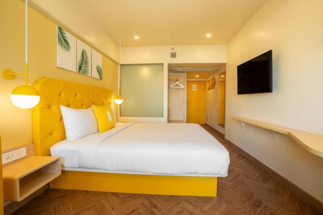 bloom hub weh andheri
