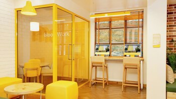 bloom hub weh andheri