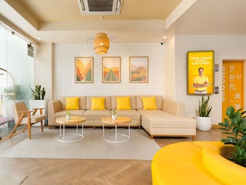 bloom hub weh andheri