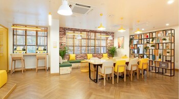 bloom hub weh andheri