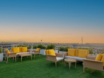 Bloom Hub Weh Andheri,,3 star