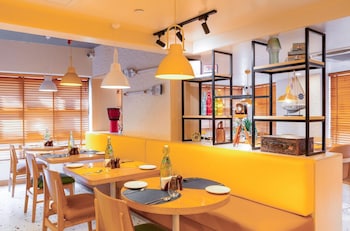 bloom hub weh andheri