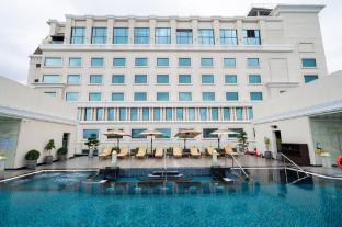 the leela hyderabad banjara hills