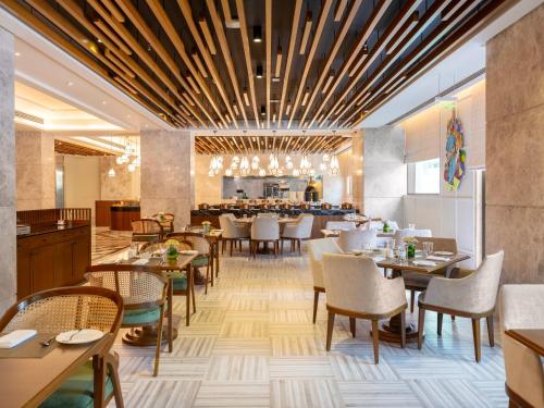 the leela hyderabad banjara hills