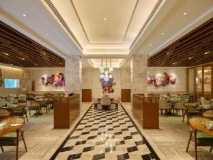 the leela hyderabad banjara hills