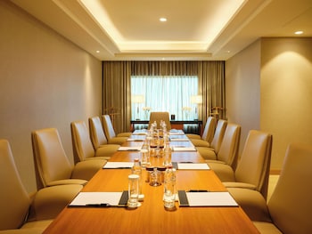 the leela hyderabad banjara hills