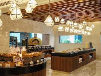 the leela hyderabad banjara hills