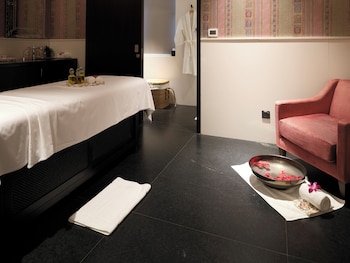 the leela hyderabad banjara hills