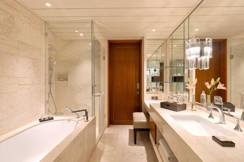 The Leela Hyderabad  Banjara Hills,,5 star