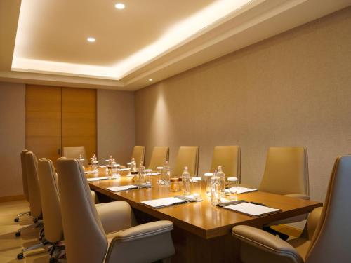 the leela hyderabad banjara hills