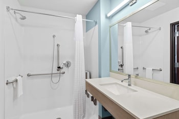 woodspring suites richmond airport