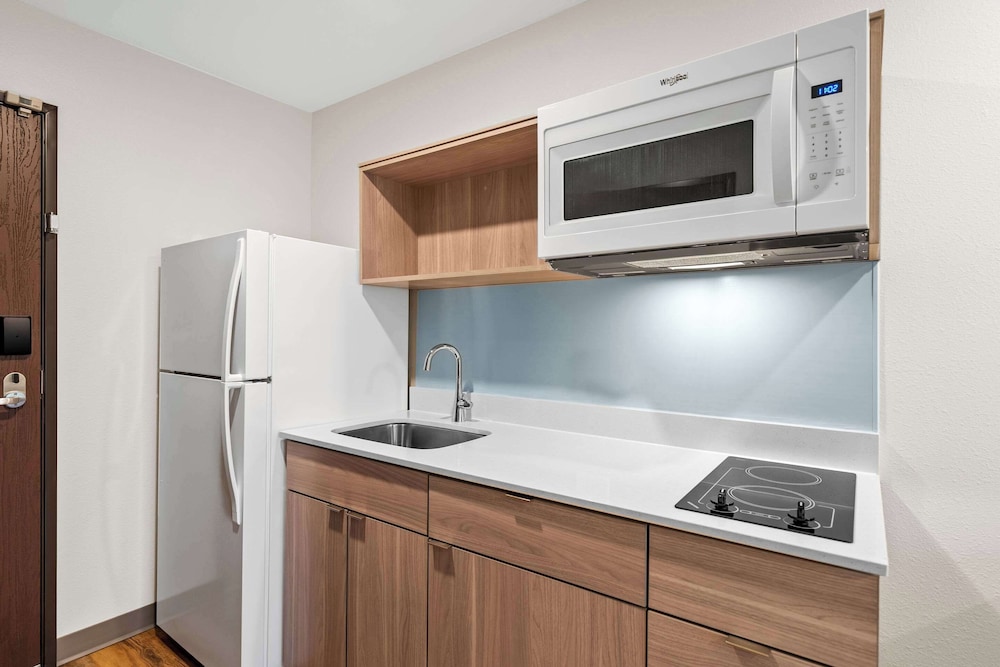 woodspring suites richmond airport