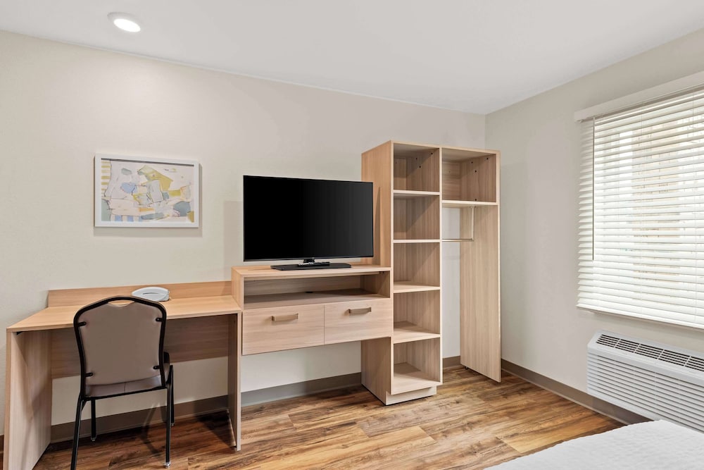 woodspring suites richmond airport