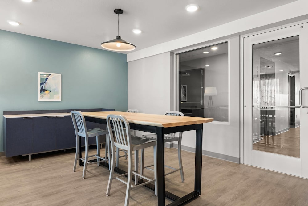 woodspring suites ceres modesto
