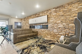 Cobblestone Hotel & Suites-Russellspoint,,3 star
