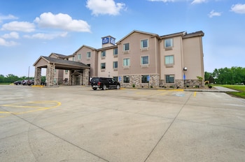 Cobblestone Hotel & Suites-Russellspoint,,3 star