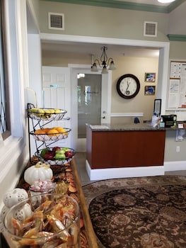 crescent suites hotel