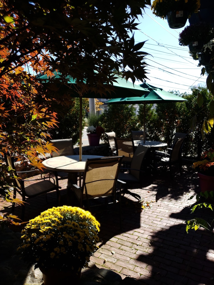 crescent suites hotel